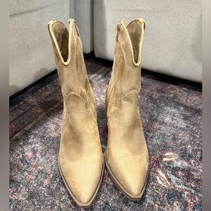 Tan colored Women's Jacey Western Ankle Boots by Universal Thread. Size 6. NWOT